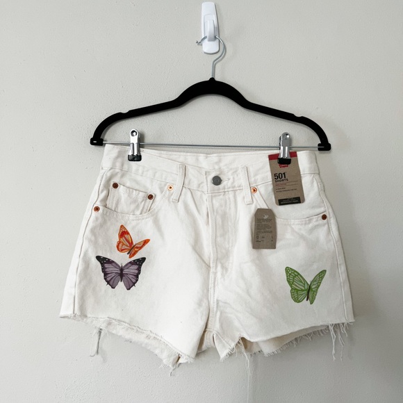 NWT LEVI'S 501 High Rise Button Fly Shorts With Butterfly Detail Size 28 - Picture 2 of 8